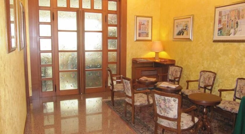 Imagen de los interiores del Hotel Garden, Moniego. Foto 16
