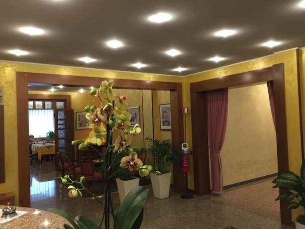 Imagen de los interiores del Hotel Garden, Moniego. Foto 18