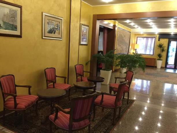 Imagen de los interiores del Hotel Garden, Moniego. Foto 19