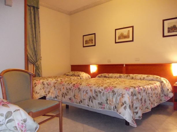 Imagen de la habitación del Hotel Garden Napoli. Foto 2