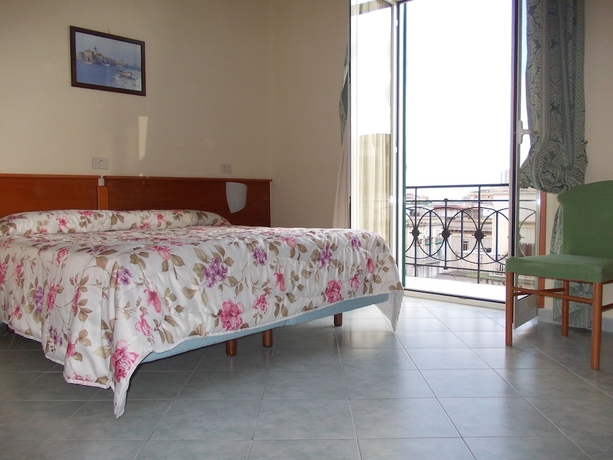 Imagen de la habitación del Hotel Garden Napoli. Foto 4