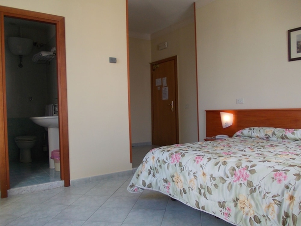 Imagen de la habitación del Hotel Garden Napoli. Foto 8