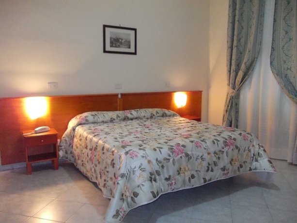 Imagen de la habitación del Hotel Garden Napoli. Foto 17