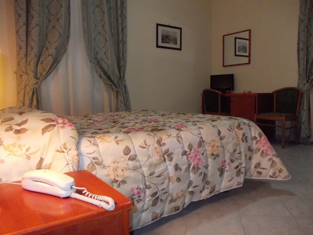 Imagen de la habitación del Hotel Garden Napoli. Foto 18