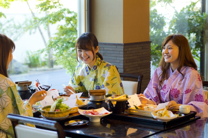 Imagen del bar/restaurante del Hotel Garden Palace and Kansai Airport Spa. Foto 3