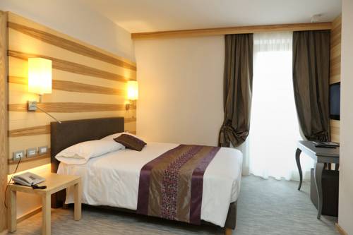 Imagen de la habitación del Hotel Garden, Peschiera del Garda. Foto 16