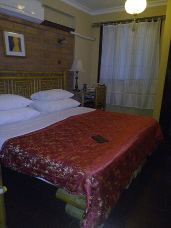 Imagen de la habitación del Hotel Garden Queen. Foto 20