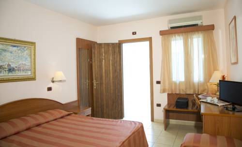 Imagen de la habitación del Hotel Garden Ripa. Foto 2