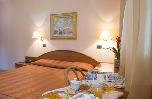 Imagen de la habitación del Hotel Garden Ripa. Foto 3