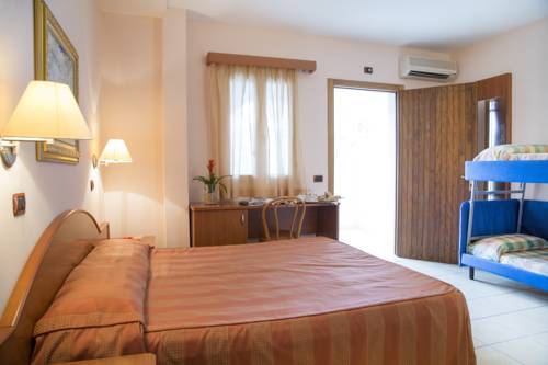 Imagen de la habitación del Hotel Garden Ripa. Foto 5