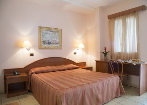 Imagen de la habitación del Hotel Garden Ripa. Foto 6