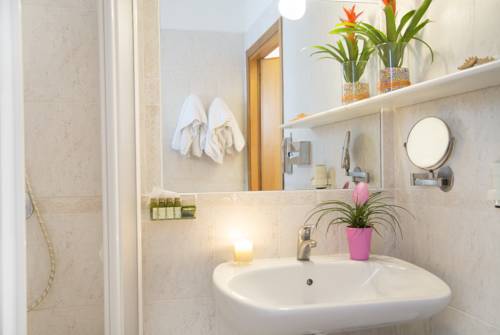 Imagen de la habitación del Hotel Garden Ripa. Foto 7