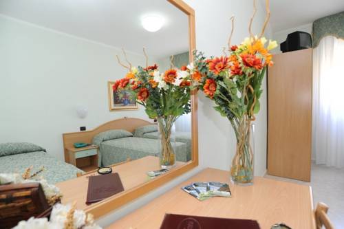 Imagen de la habitación del Hotel Garden, San Giovanni Rotondo. Foto 9