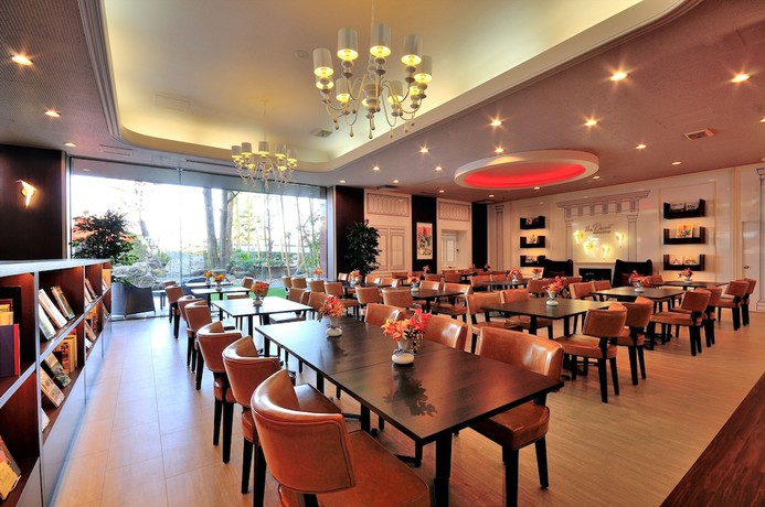 Imagen del bar/restaurante del Hotel Garden Shiunkaku Higashimastuyama. Foto 6
