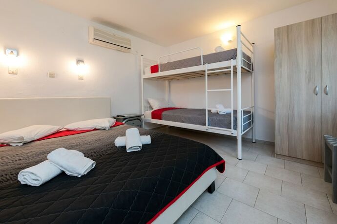 Imagen de la habitación del Hotel Garden Studios. Foto 17