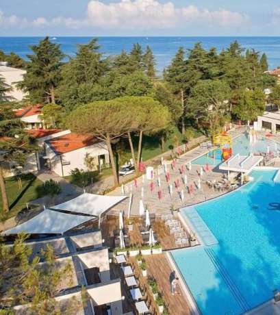 Imagen de la piscina del Hotel Garden Suites Park Plava Laguna. Foto 16