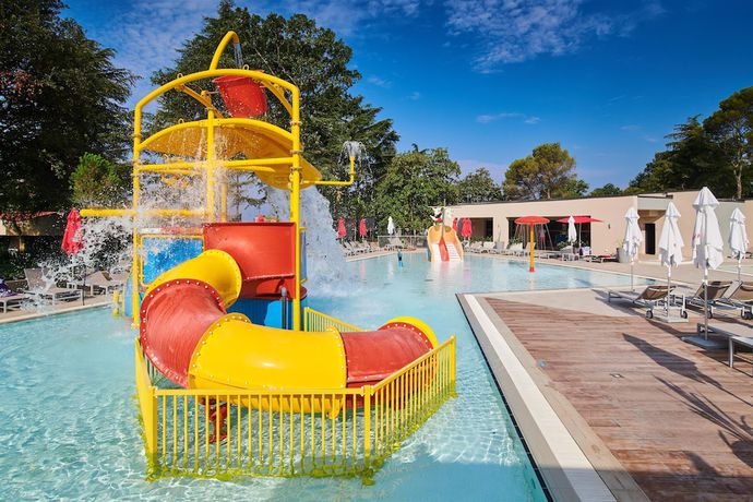 Imagen de la piscina del Hotel Garden Suites Park Plava Laguna. Foto 17