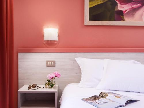Imagen de la habitación del Hotel Garden Toscana Resort. Foto 10