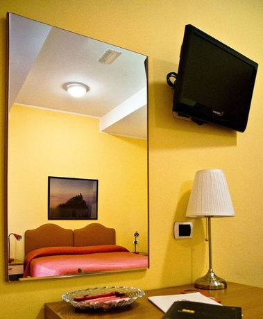 Imagen de la habitación del Hotel Garden Village San Marino. Foto 2