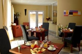 Imagen del bar/restaurante del Hotel Garden and City Lyon Lissieu. Foto 3