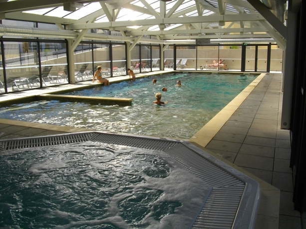 Imagen de la piscina del Hotel Garden and City Mont Ventoux - Malauc&egrave;ne. Foto 17
