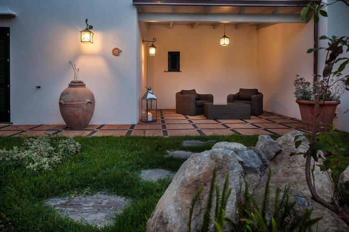 Imagen de los exteriores del Hotel Garden y Villas Resort. Foto 15