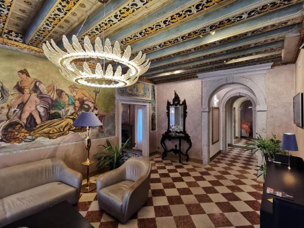 Imagen de los interiores del Hotel Gardena. Foto 11