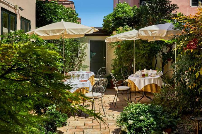 Imagen de los interiores del Hotel Gardena. Foto 12