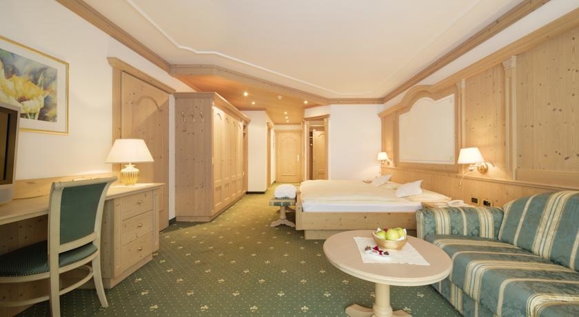 Imagen de la habitación del Hotel Gardena Grödnerhof and Spa. Foto 2