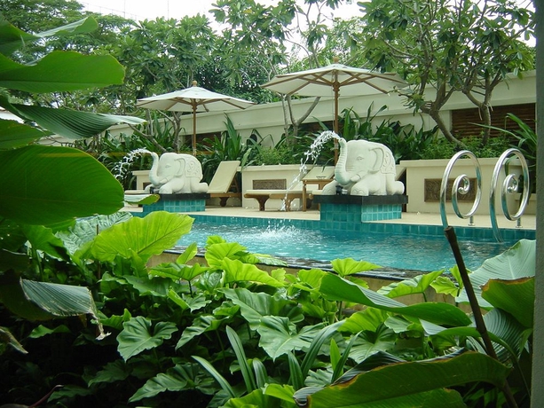 Imagen de la piscina del Hotel Gardengrove Suites Serviced Apartment. Foto 13
