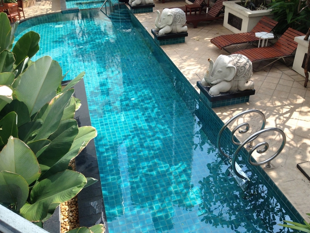 Imagen de la piscina del Hotel Gardengrove Suites Serviced Apartment. Foto 14