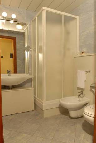 Imagen de la habitación del Hotel Gardenia, Romano Canavese. Foto 16