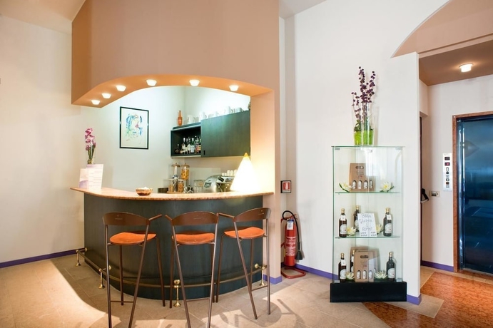 Imagen del bar/restaurante del Hotel Gardenia, Verona. Foto 4