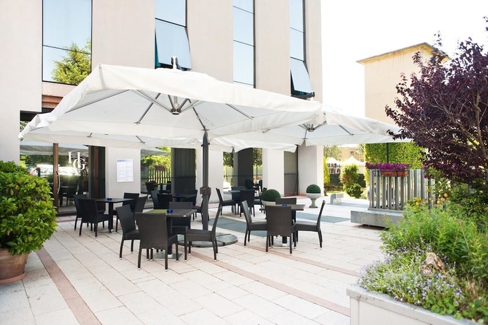 Imagen de los exteriores del Hotel Gardenia, Verona. Foto 17