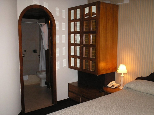 Imagen de la habitación del Hotel Gardi & Suites. Foto 5