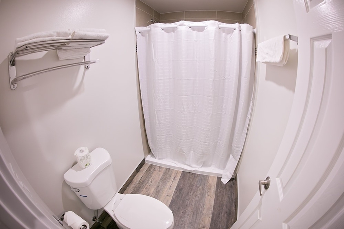Imagen de la habitación del Hotel Garey Motel. Foto 14