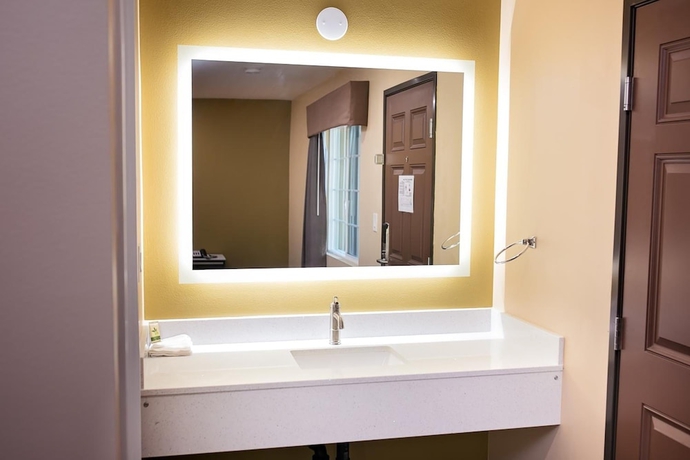 Imagen de la habitación del Hotel Garey Motel. Foto 16