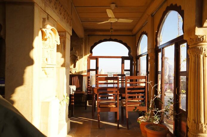 Imagen del bar/restaurante del Hotel Garh Jaisal Haveli. Foto 23