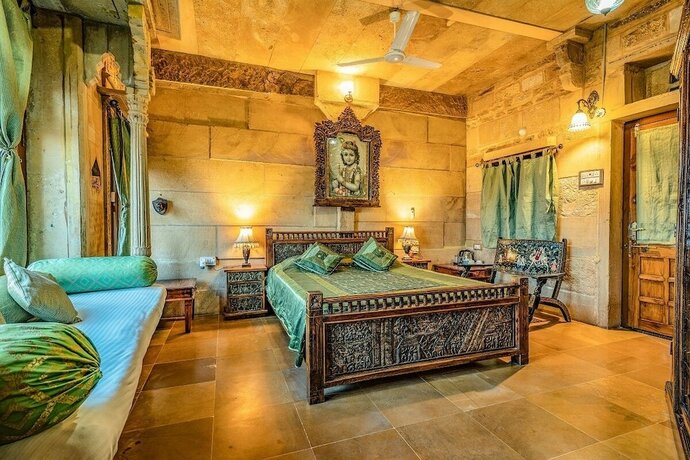 Imagen de la habitación del Hotel Garh Jaisal Haveli. Foto 29