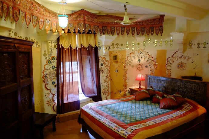 Imagen de la habitación del Hotel Garh Jaisal Haveli. Foto 31