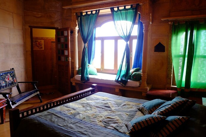 Imagen de la habitación del Hotel Garh Jaisal Haveli. Foto 32