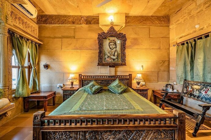 Imagen de la habitación del Hotel Garh Jaisal Haveli. Foto 34