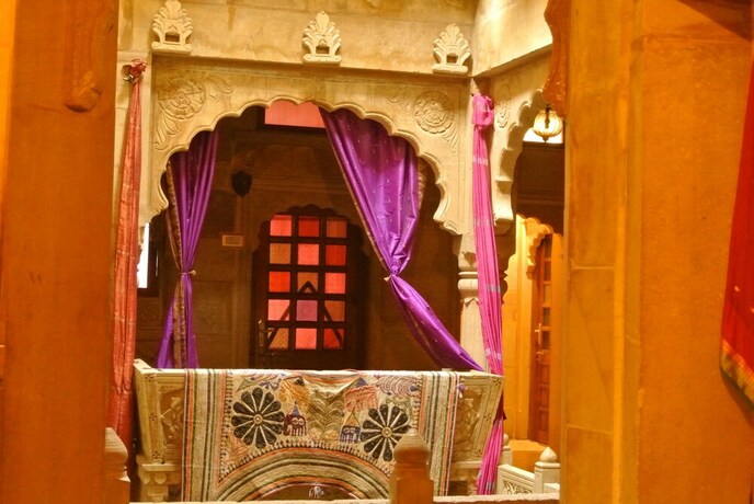 Imagen de los interiores del Hotel Garh Jaisal Haveli. Foto 38