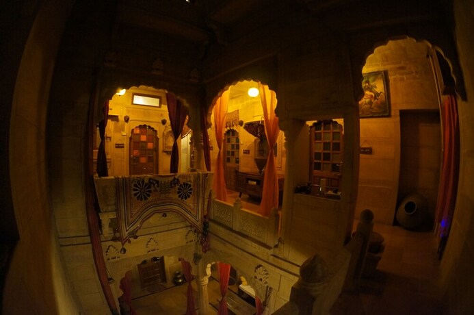 Imagen de los interiores del Hotel Garh Jaisal Haveli. Foto 40