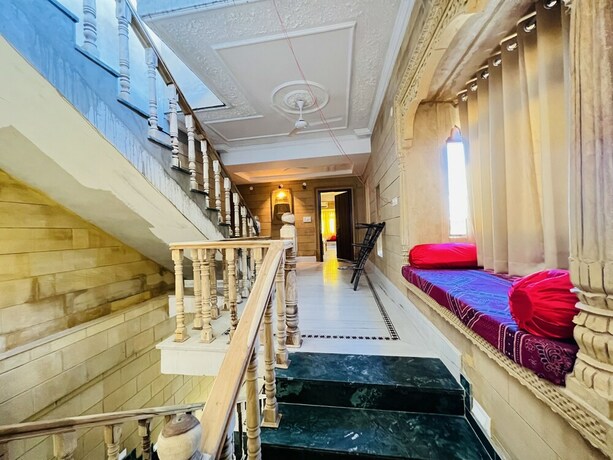 Imagen de la habitación del Hotel Garh Villa. Foto 14