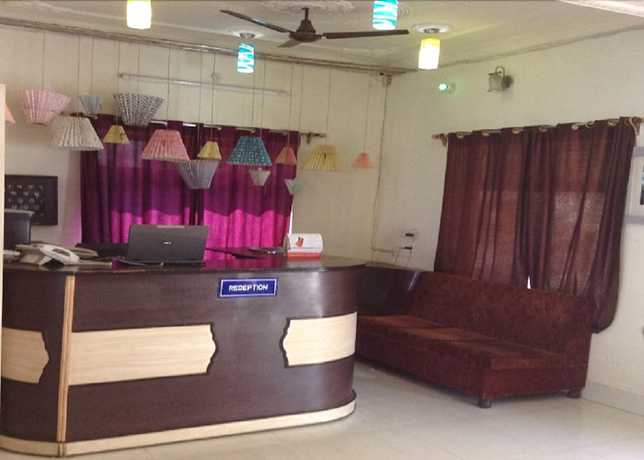 Imagen de los interiores del Hotel Garhwali Inn. Foto 11