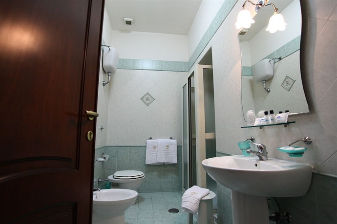 Imagen de la habitación del Hotel Garibaldi, N&aacute;poles. Foto 2