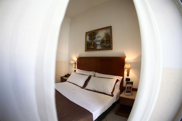 Imagen de la habitación del Hotel Garibaldi, N&aacute;poles. Foto 3