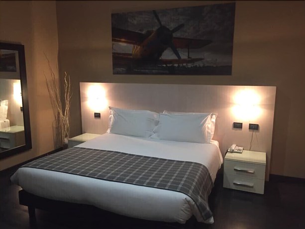 Imagen de la habitación del Hotel Garibaldi, Vercelli. Foto 5