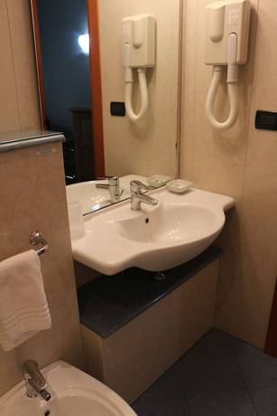 Imagen de la habitación del Hotel Garibaldi, Vercelli. Foto 6